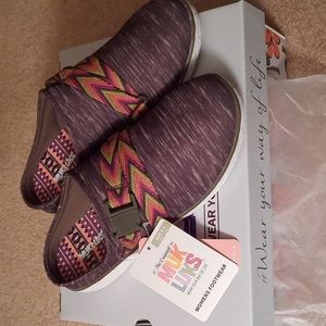 NWT.  Muk Luks Mules Boardwalk Promenade
